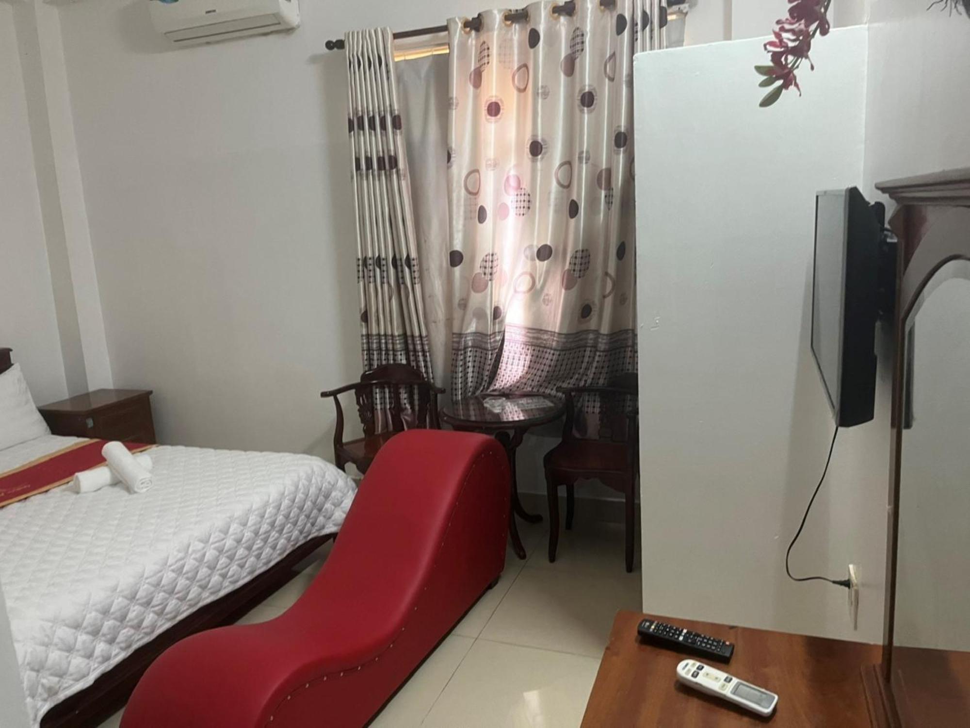 Trang Hotel *